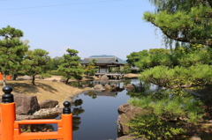 紫式部公園－中島の橋から見た釣殿（つりどの）