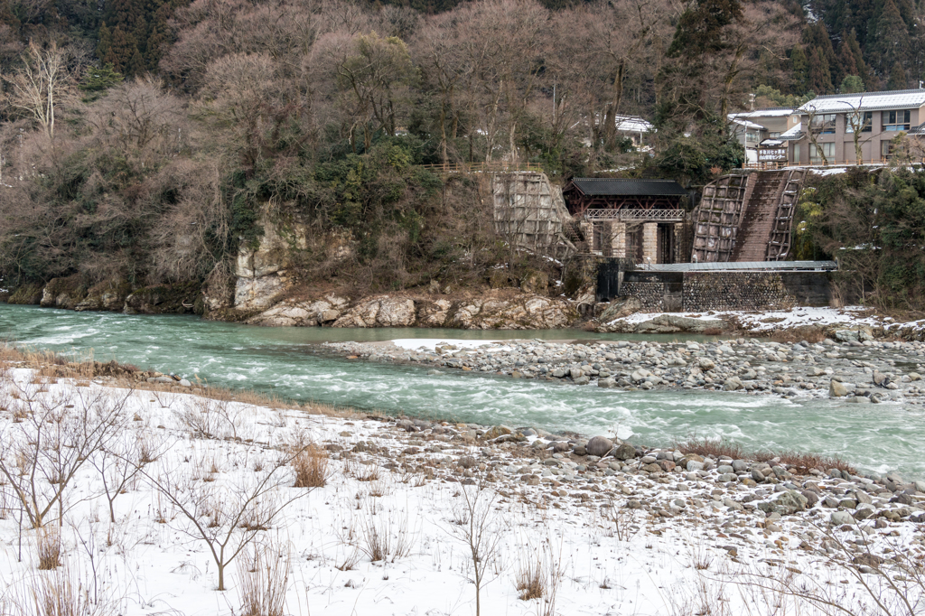 安久涛（あくど）の渕と大水門その１（手取峡谷より）