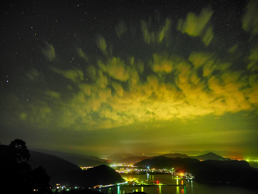 港の夜空