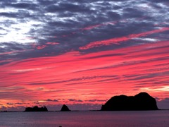 島の朝焼け