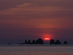 日の出の七つ岩