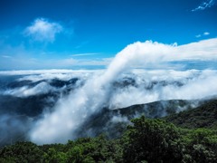 雲流れる