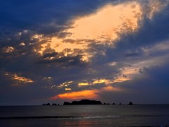 島の夜明け