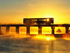 気嵐とローカル線（日南海岸）