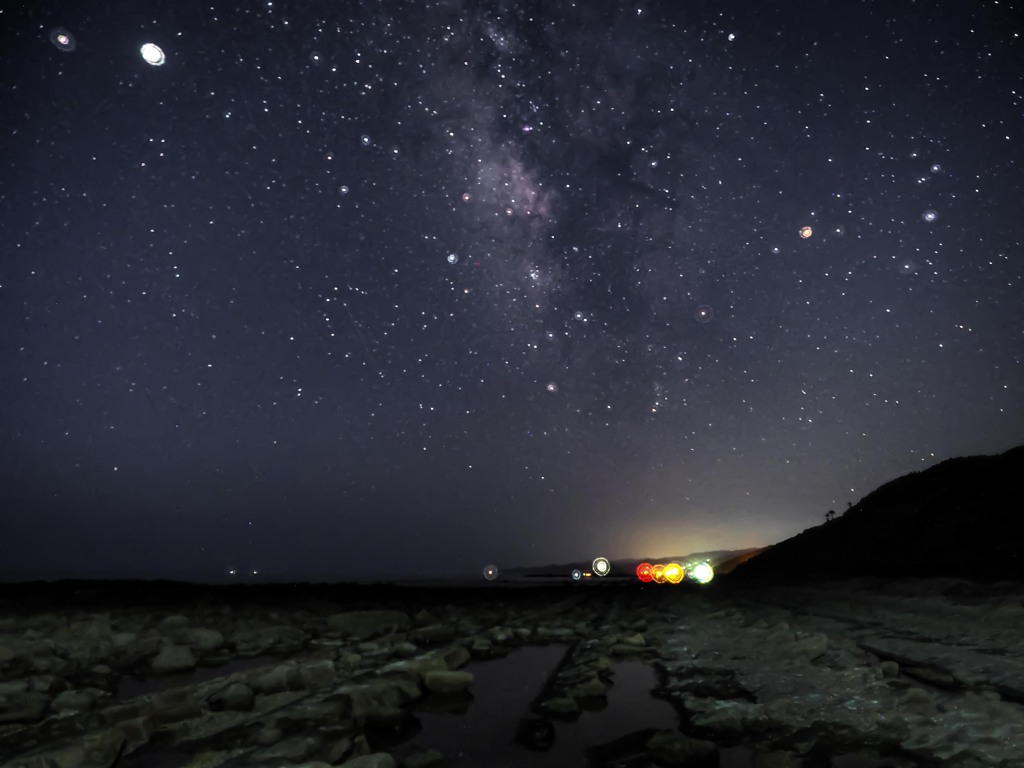 岩礁と星空