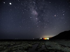 岩礁と星空