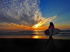 朝雲とサーファー