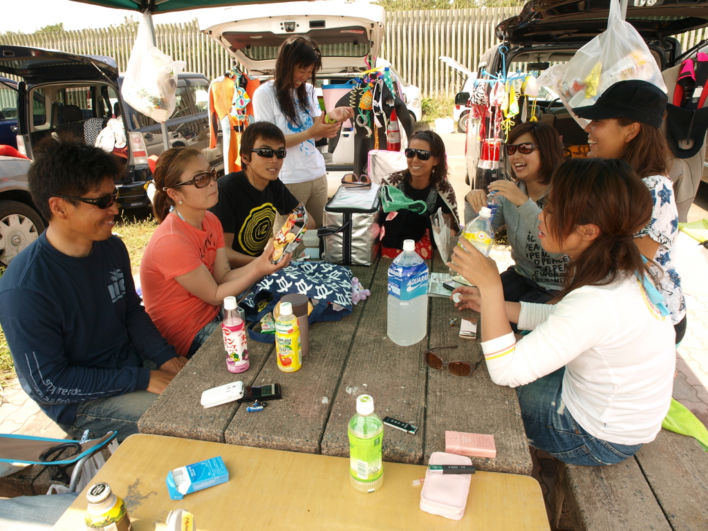 休日のサーファー海岸