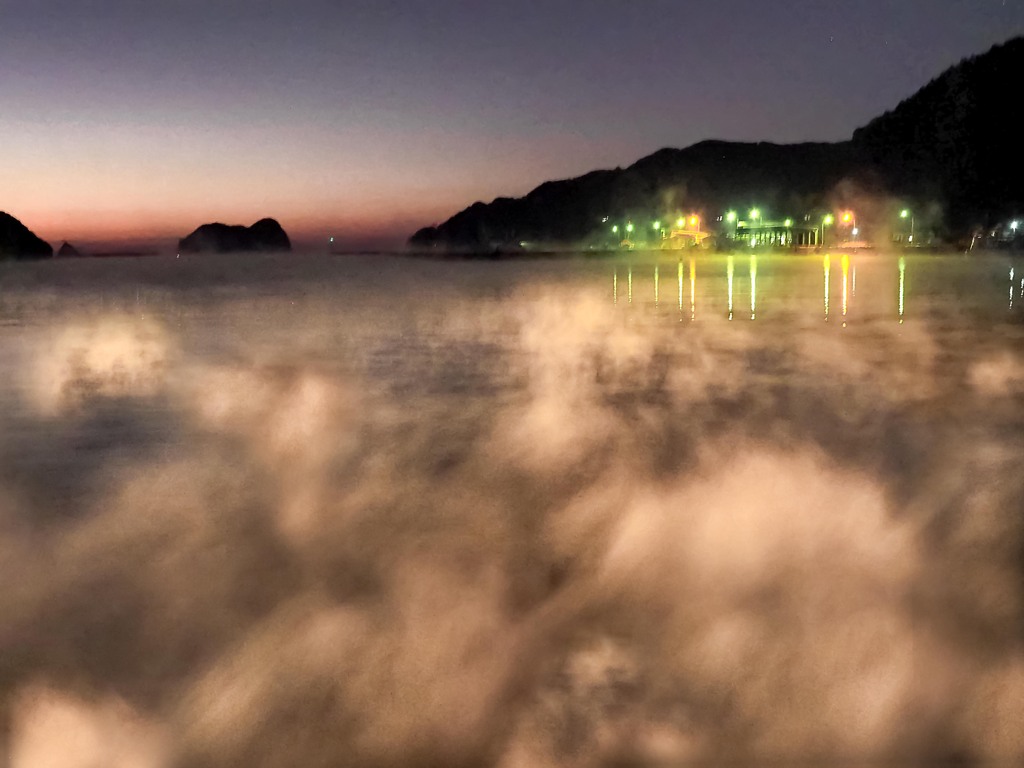 気嵐湧く港