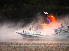 お正月毛嵐の港