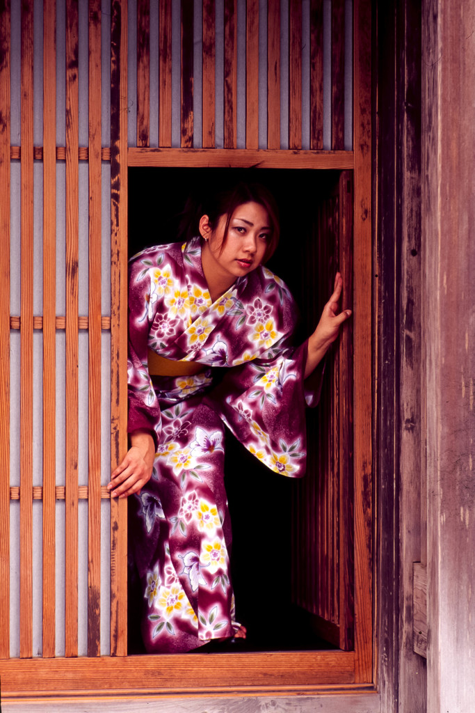 格子戸の女