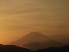 春霞の富士