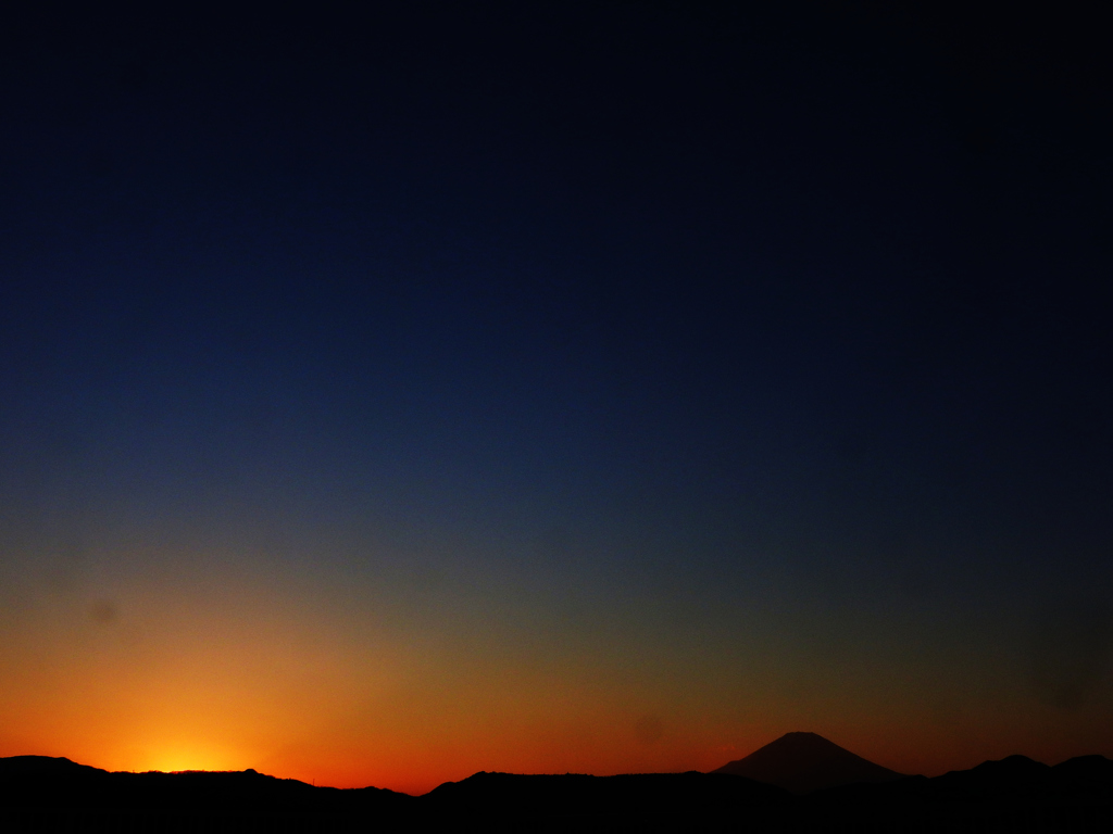 雲のない夕暮れ富士