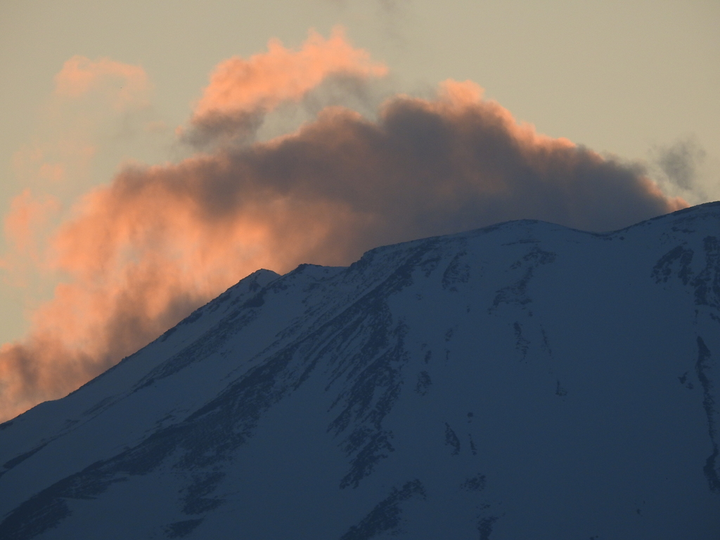 富士山頂の夕暮れ