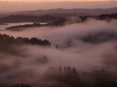 迫りくる雲河