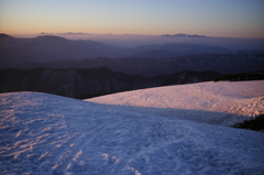 朝の山々の景色