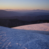朝の山々の景色