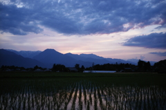 夕暮れの安曇野の景色