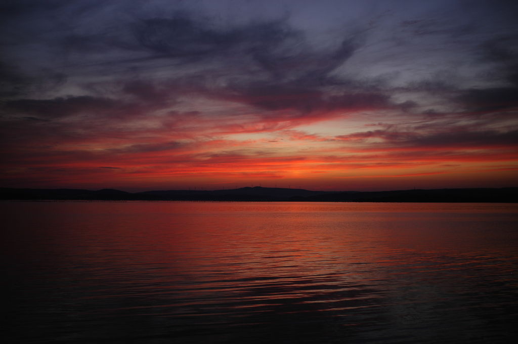 夕暮れの海辺