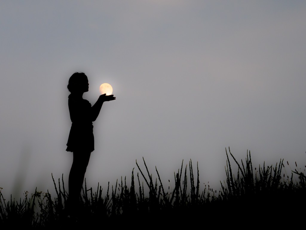 moon on the hands