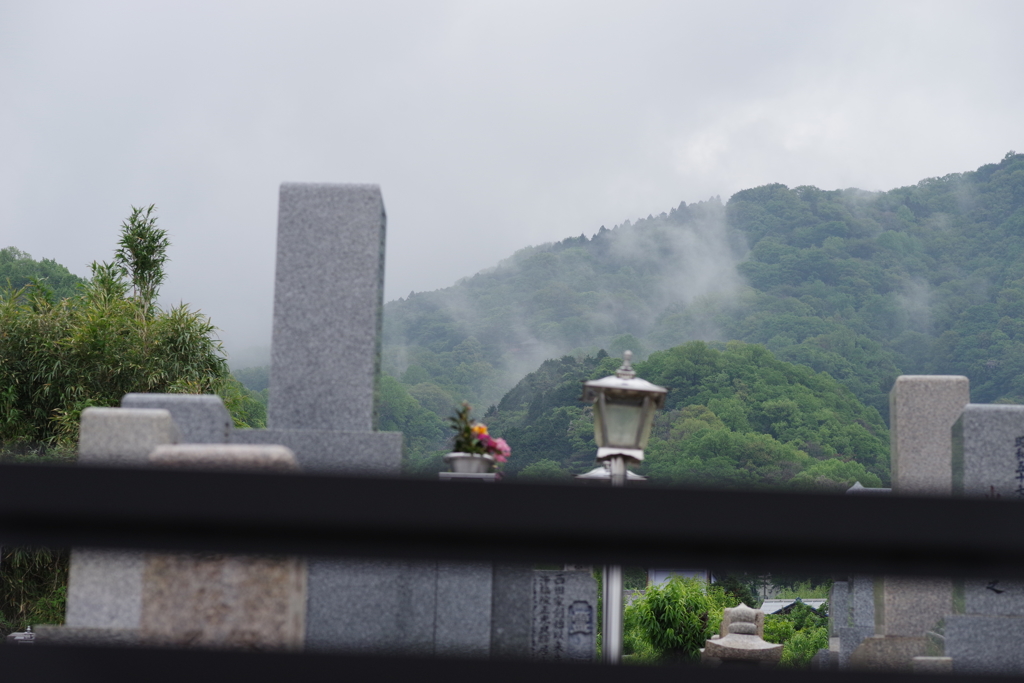 霧に霞む寺院