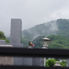 霧に霞む寺院