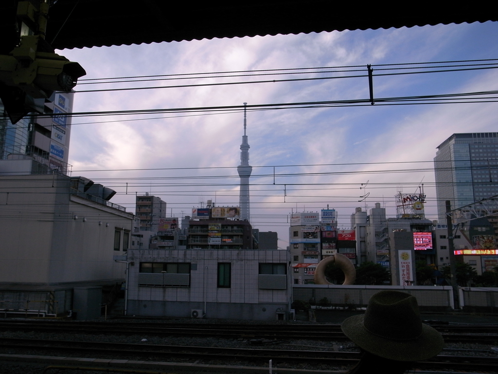 錦糸町駅ホームから、スカイツリー