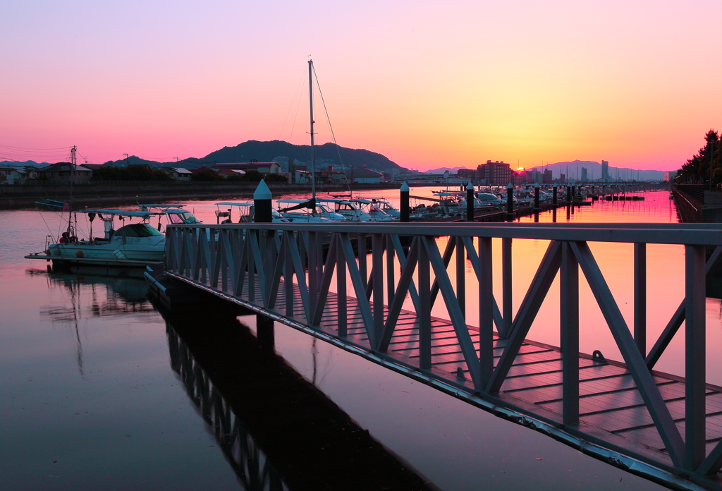 待ちわびた日の出 in Marina