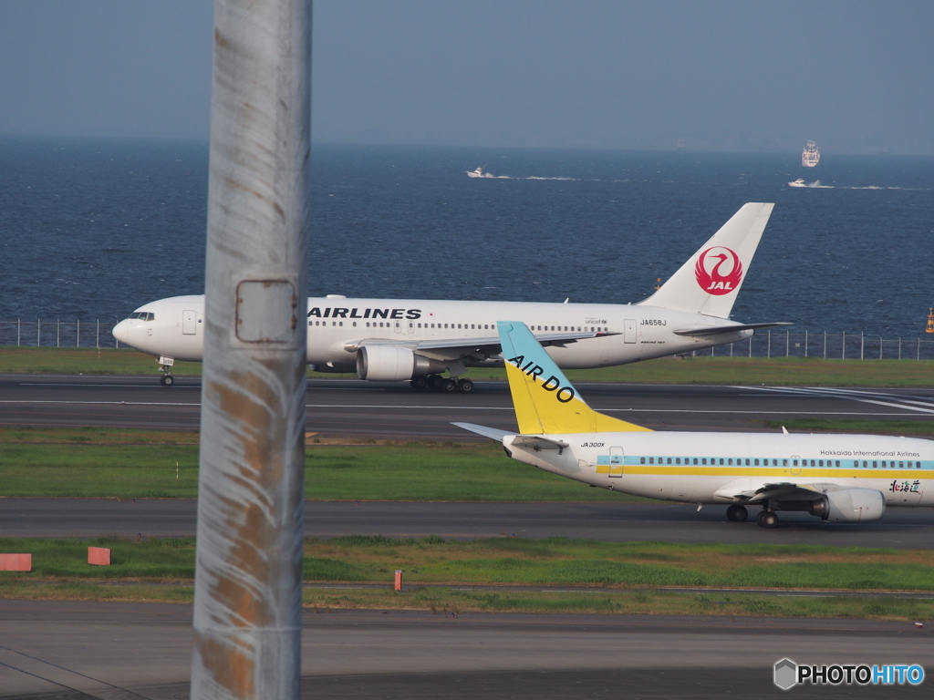 すれちがい。〜羽田空港第二ターミナル展望デッキ〜