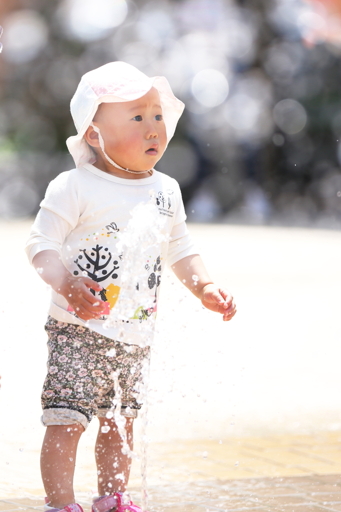 噴水にビビリ顔