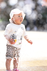 噴水にビビリ顔