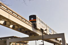 多摩上水駅に向かうモノレール