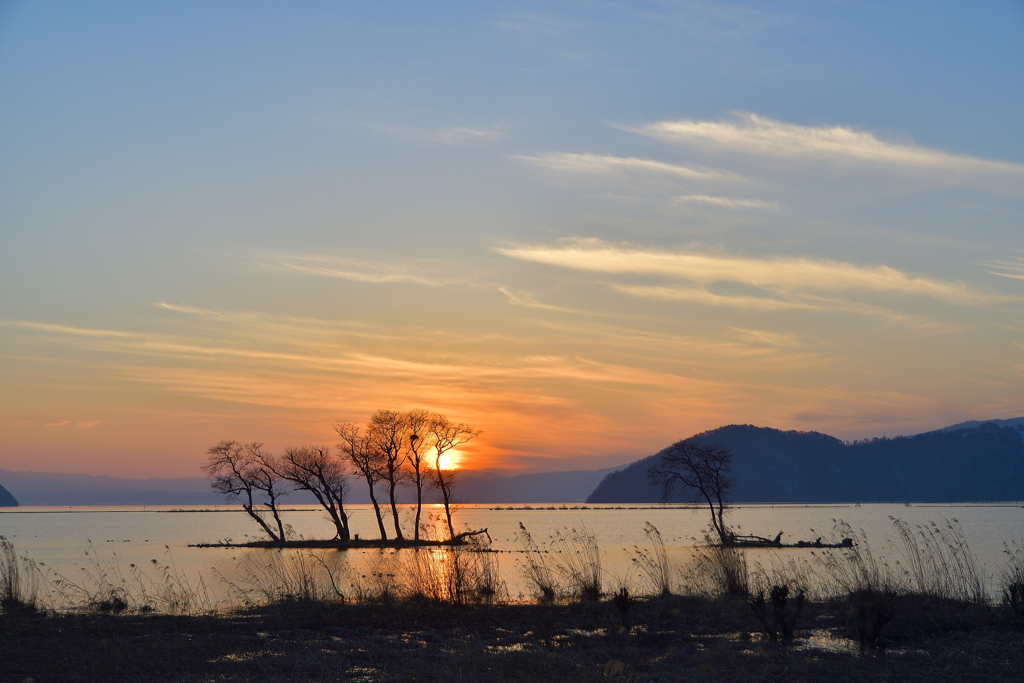 湖畔の夕陽