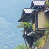 0127-山間の家