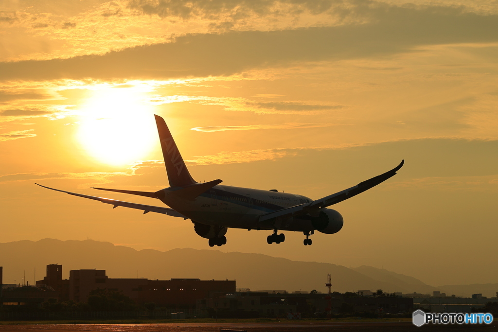 夕焼け空と飛行機