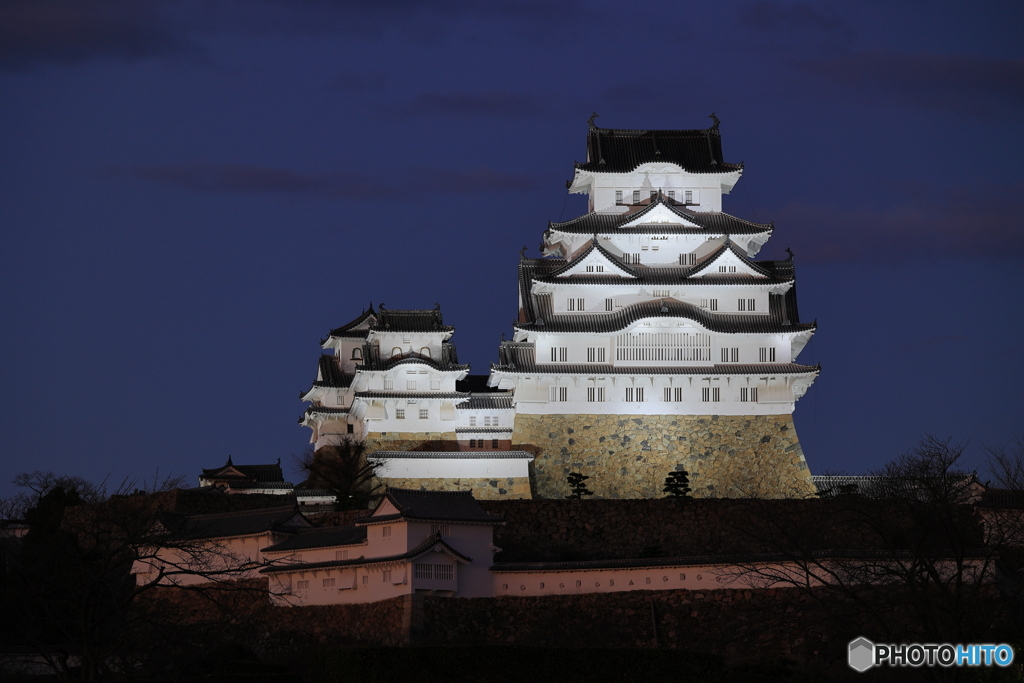 日暮れ後の姫路城