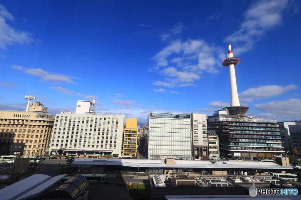 駅ビル上階から見た京都タワー