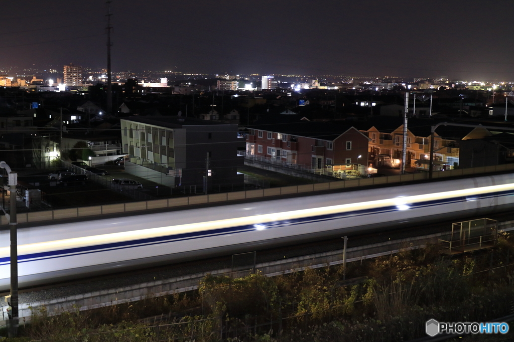 夜景と新幹線