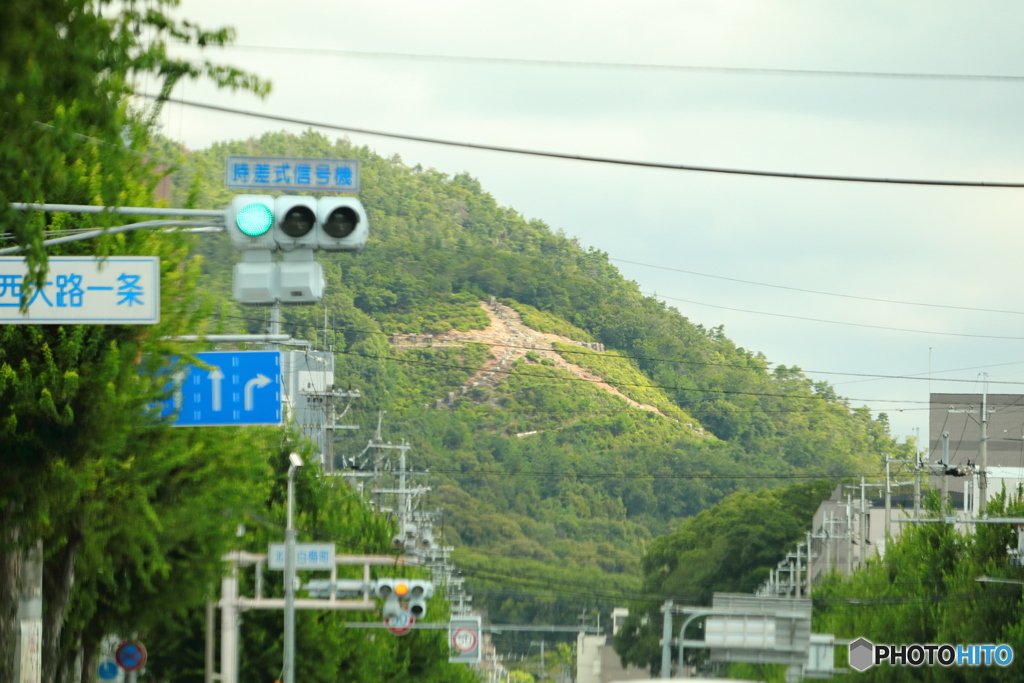 五山送り火後の山(大北山)を望む