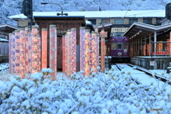 雪の嵐山駅