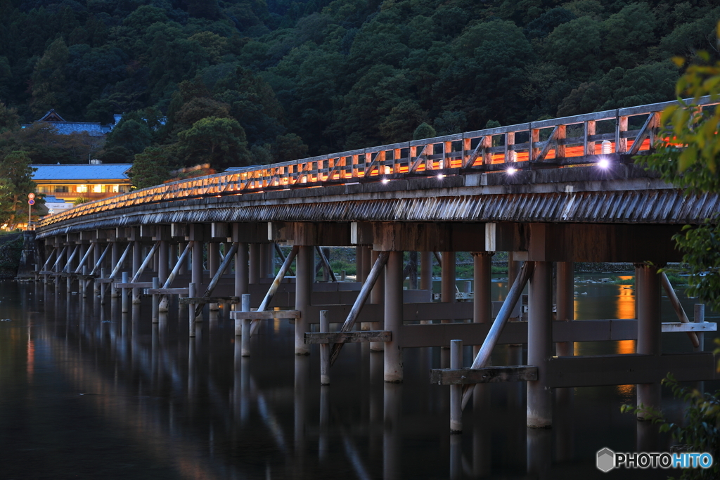 光る渡月橋