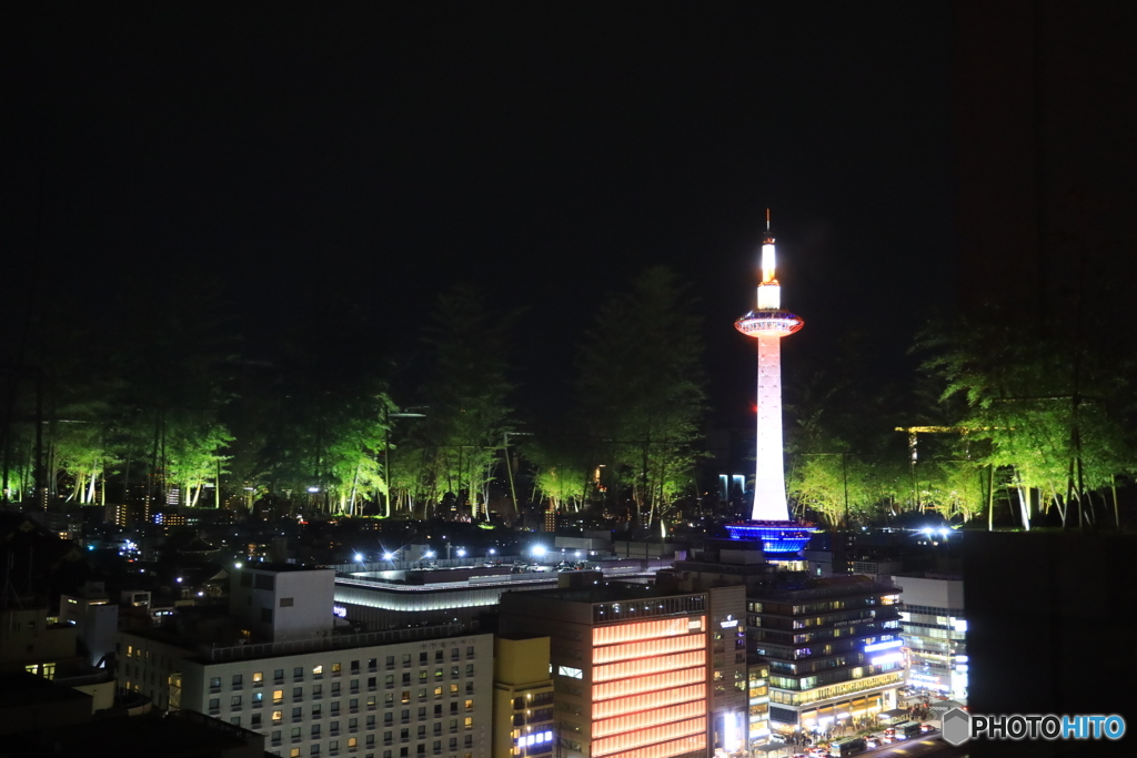 京都タワーを飾る