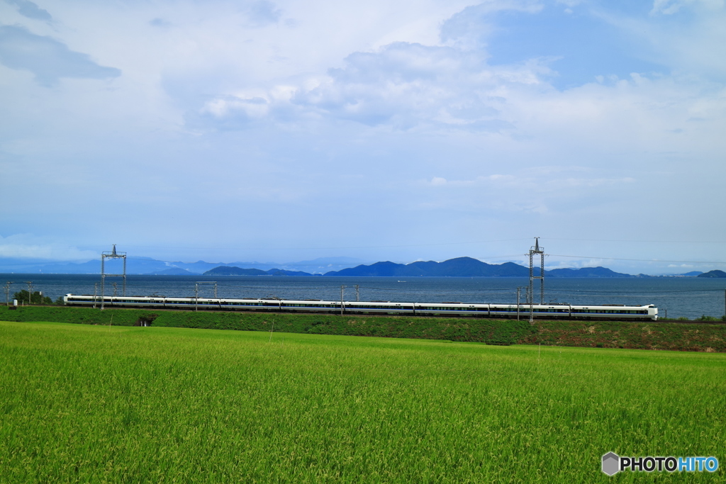 琵琶湖と特急列車-1