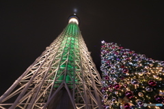 東京スカイツリーとクリスマスツリー