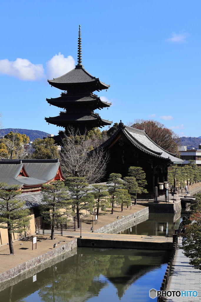 青空と五重の塔