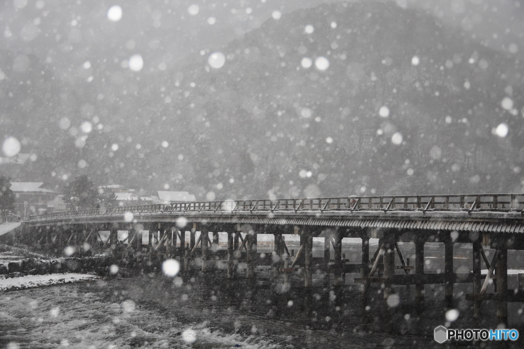 雪と渡月橋 #2