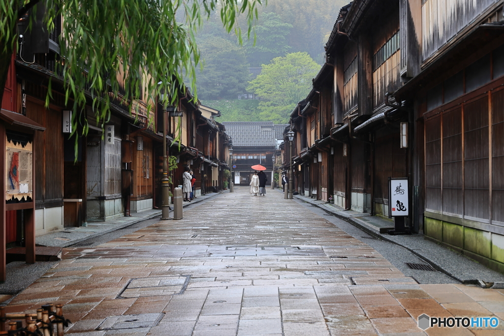 雨の街並み