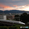 夕焼けと新幹線