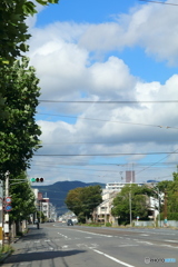 青空の嵐山方面を望む