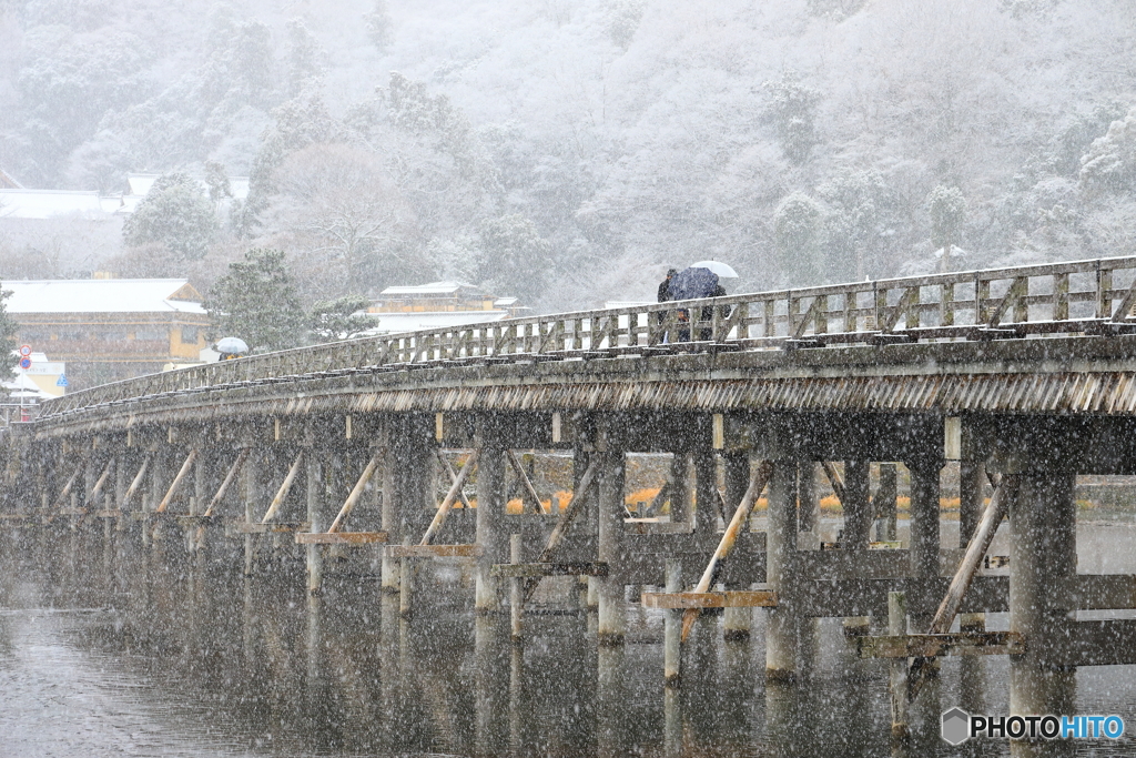 雪の渡月橋